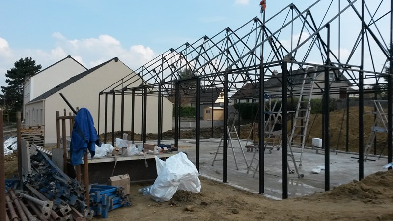 Montage de la structure métallique maisons-phénix
